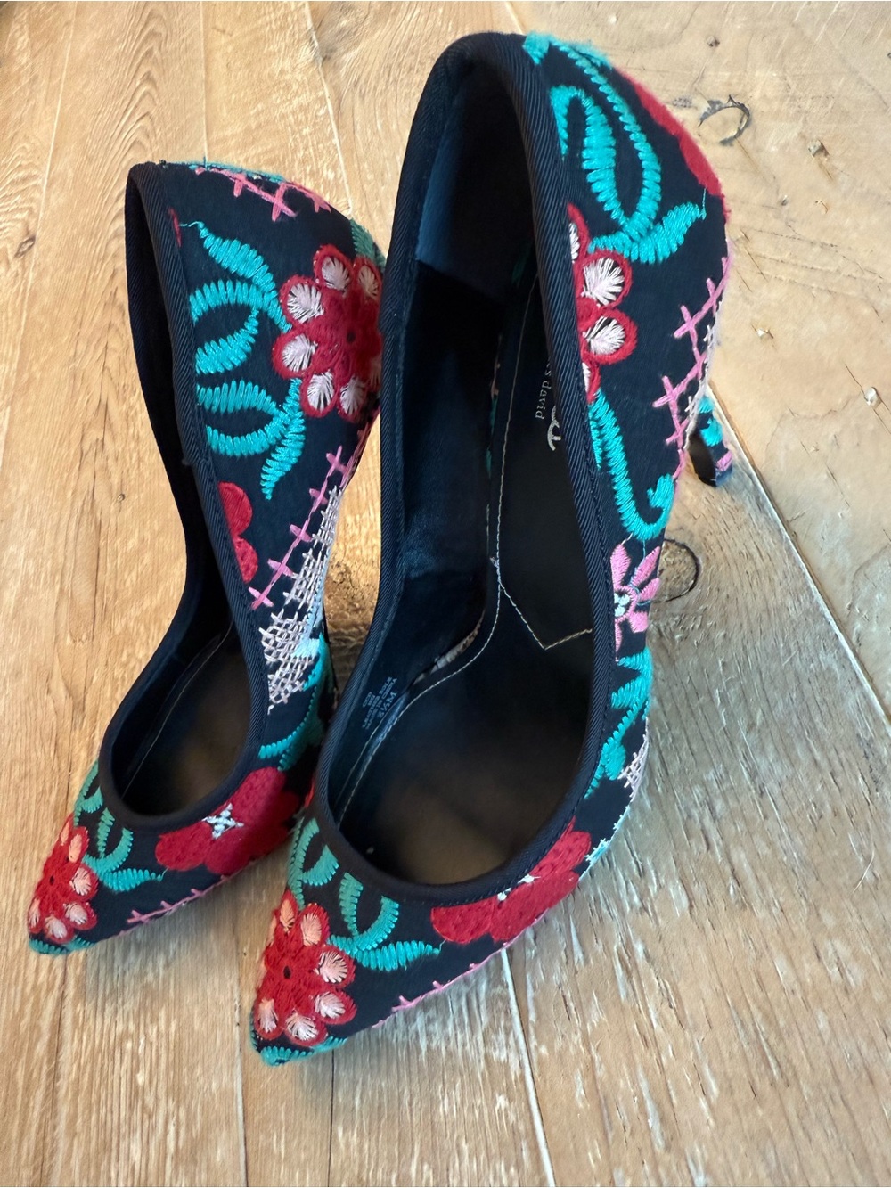 Charles by Charles David AddieEmbroidered Floral Pointed-Toe Pumps 8.5M
